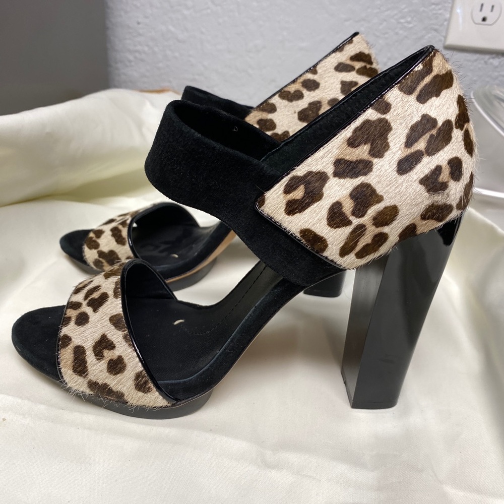 BCBG Maxazria Nadalya Leopard Print Chunky Heels Size 8